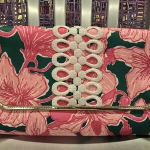 NWOT Lilly Pulitzer Hibiscus Kiss Oversized Envelope Clutch